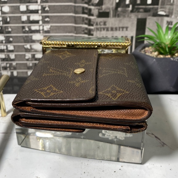 Authentic Louis Vuitton Monogram Elise Wallet - Picture 12 of 17